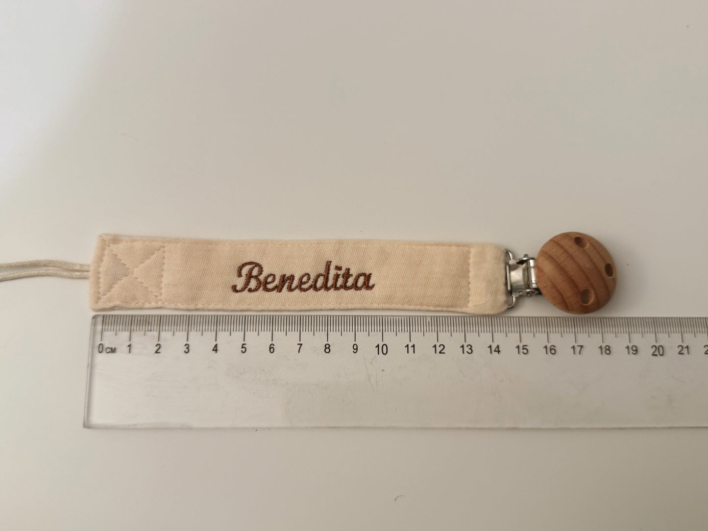 Prende chupeta pequena