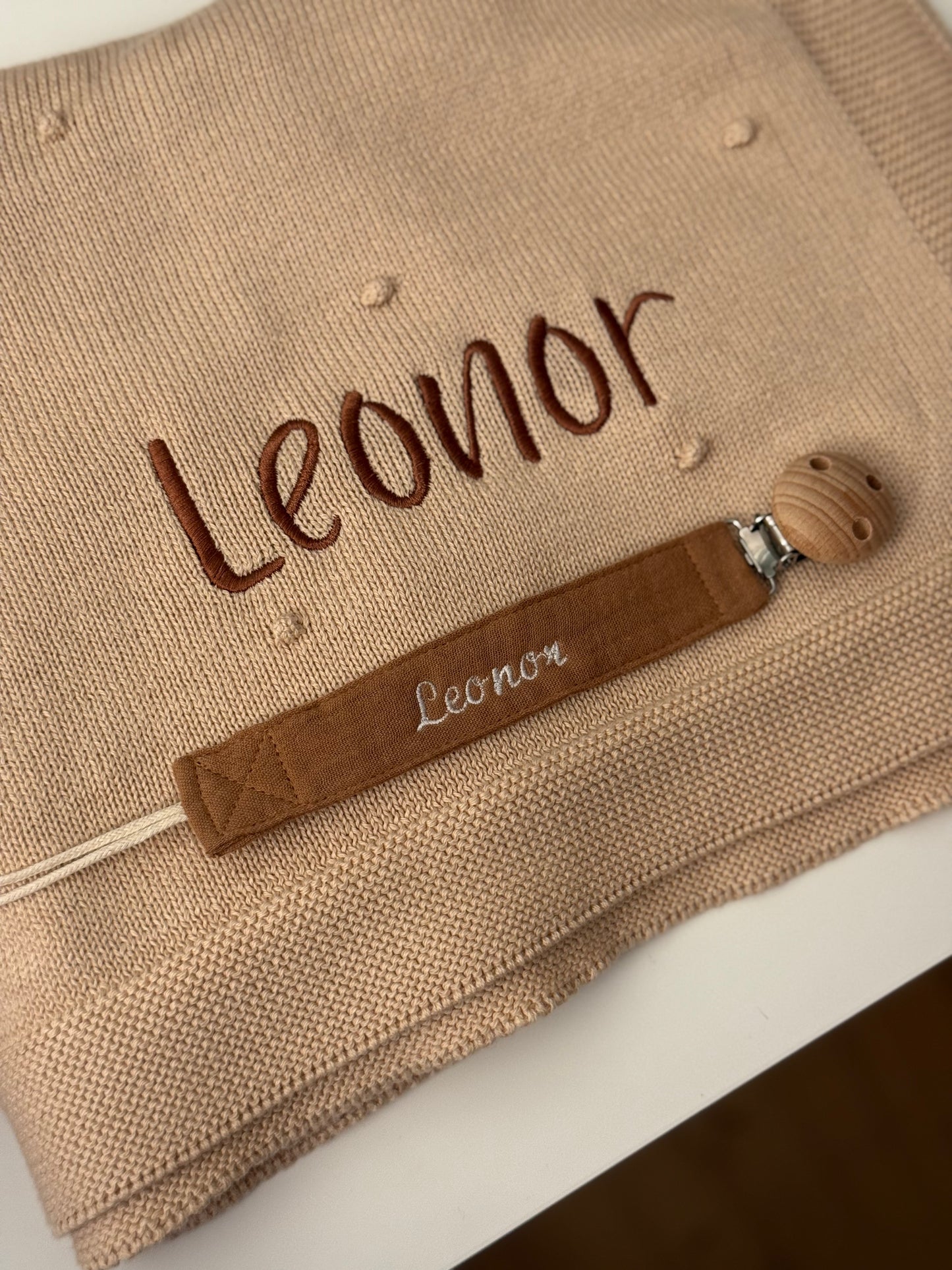 Prende chupeta pequena